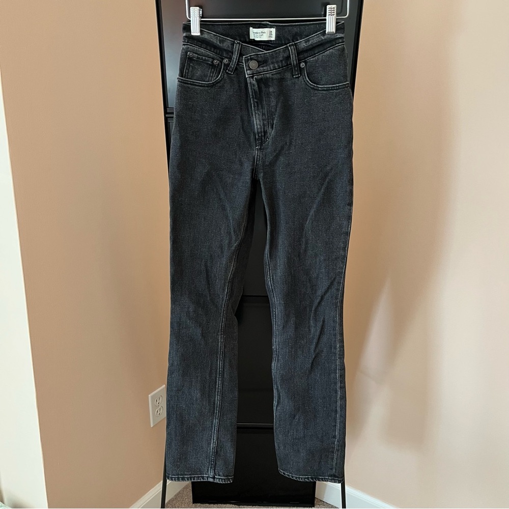 Abercrombie & Fitch The 90s Slim Straight Ultra High Rise Jeans in Black Size 24